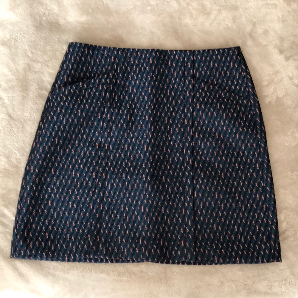 Skirt Loft brand, 19” lined Size 8